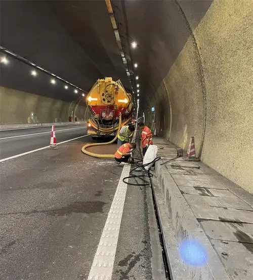 淮安隧道排水渠清淤